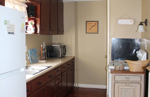James Creek Casa | Built in the 1850's, this home has a big story to tell! Boat park. avail.