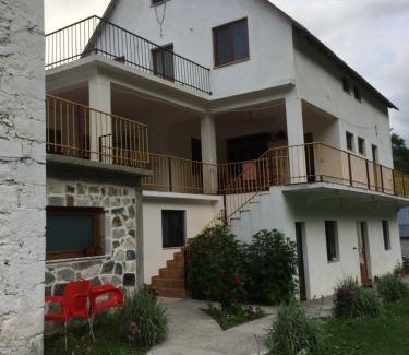 Shale Casa | Bujtina Kometa