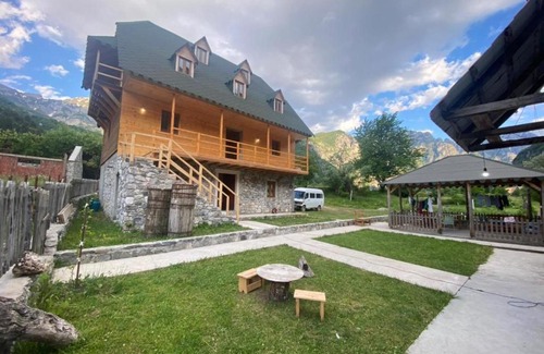 Theth Casa | Bujtina Vellezerit Grrela