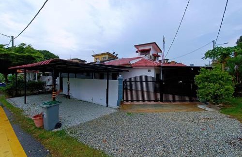 Bukit Baru Casa | Bukit Beruang 366D Family Home - Private Pool