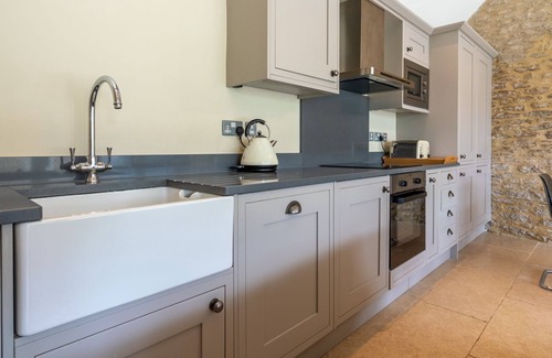 Dyrham Cabaña | Bull Pen - sleeps 2 guests in 1 bedroom