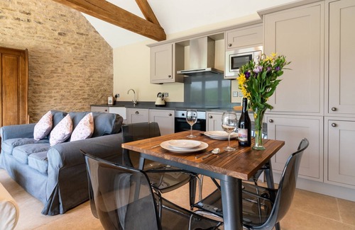 Dyrham Cabaña | Bull Pen - sleeps 2 guests in 1 bedroom