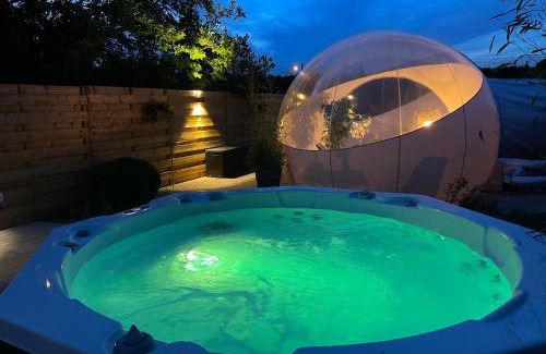 Tournai Casa | Bulle du puits avec jacuzzi et sauna privatif