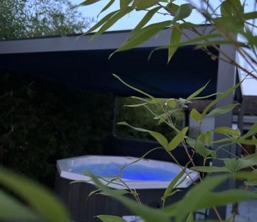 Tournai Casa | Bulle du puits avec jacuzzi et sauna privatif