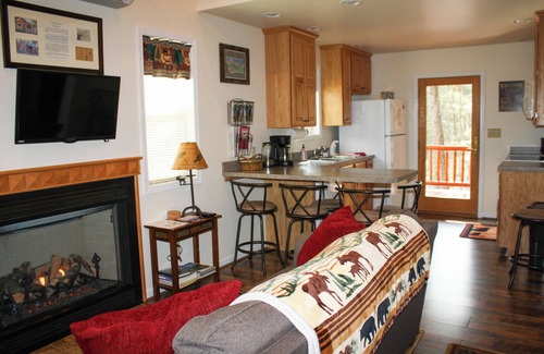 Rexford Cabina | Bullet Hole Cabin ~ Borders National Forest ~ Caminata / Pesca / Vida Silvestre ~ NO Montana ¡Belleza!