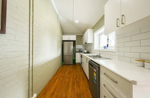 Dubbo Casa | Bultje Bliss - CBD Haven, 1920s Timeless Charm