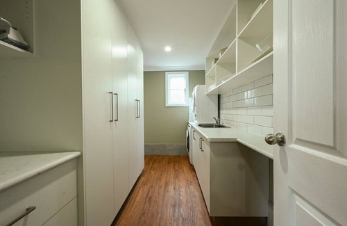 Dubbo Casa | Bultje Bliss - CBD Haven, 1920s Timeless Charm