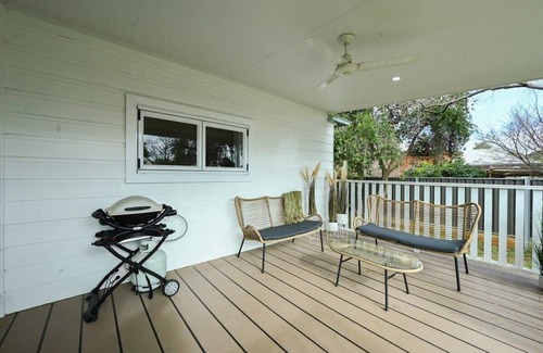 Dubbo Casa | Bultje Bliss - CBD Haven, 1920s Timeless Charm