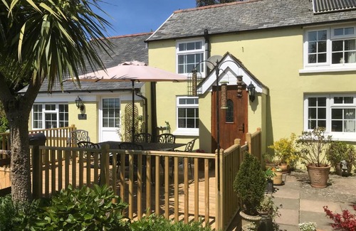 Hartland Casa | Bumble Bee Cottage