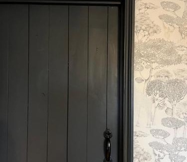 Sheffield Casa | Bumblebee Cottage 3-Bed Family Stay near Sheffield with Garden & Free Parking