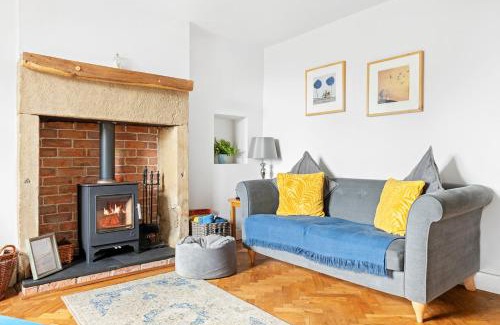 Crich Casa | Bumblebee cottage in Crich, Peak District, Cosy retreat for two