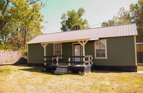 Buna Casa | Buna Boho Tiny Home- A newly renovated tiny home situated in the heart of Buna.