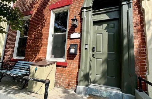 Allentown Casa | Bundle of happiness in an entire townhouse