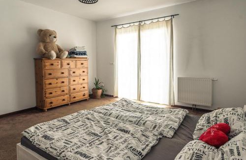 Golcuv Jenikov Casa | Bungalov u řeky a lesa