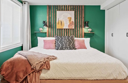 West Central Casa | Bungalow 29 / Chic / Mins To Dwntwn / Pet Friendly