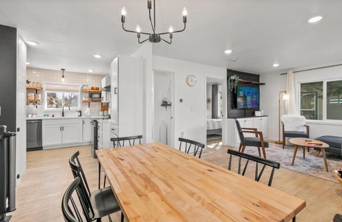 West Central Casa | Bungalow 29 Chic Mins To Dwntwn Pet Friendly