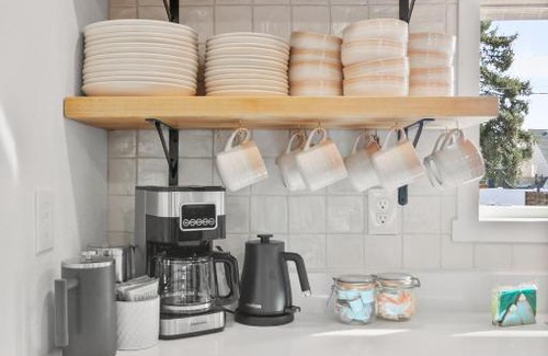 West Central Casa | Bungalow 29 Chic Mins To Dwntwn Pet Friendly