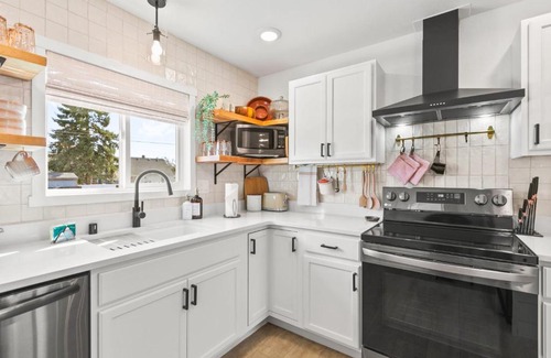 West Central Casa | Bungalow 29 Chic Mins To Dwntwn Pet Friendly