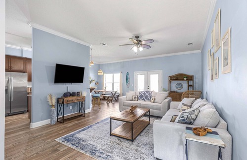 Navarre Casa | Bungalow; 4/2 spacious home + fire pit/game room