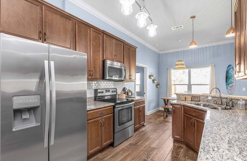 Navarre Casa | Bungalow; 4/2 spacious home + fire pit/game room