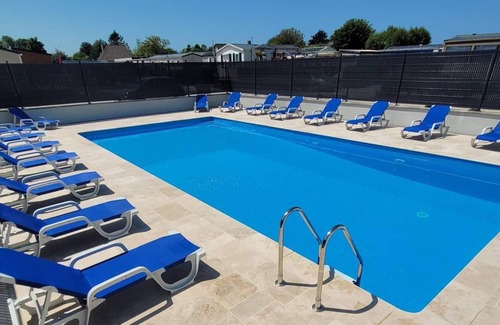 Biville-sur-Mer Casa | Bungalow 6 people in campsite*** with heated swimming pool