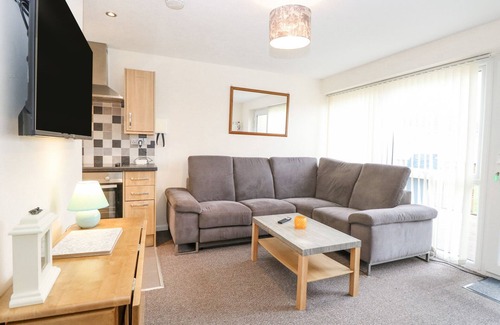 Corton Casa | BUNGALOW 7, pet friendly, country holiday cottage in Corton