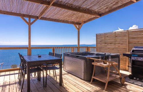 Le Dramont Complejo | Bungalow avec terrasse vue mer