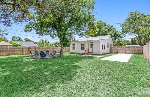McGregor Casa | Bungalow Bliss - Large Backyard & Fire Pit