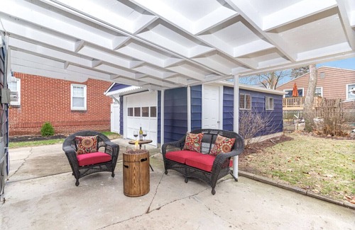 Broad Ripple Casa | Bungalow @ Broad Ripple! Next to Monon and BR Ave!