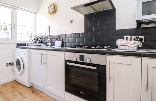 Thornton-Cleveleys Casa | BUNGALOW BY THE SEA, pet friendly, with a garden in Cleveleys