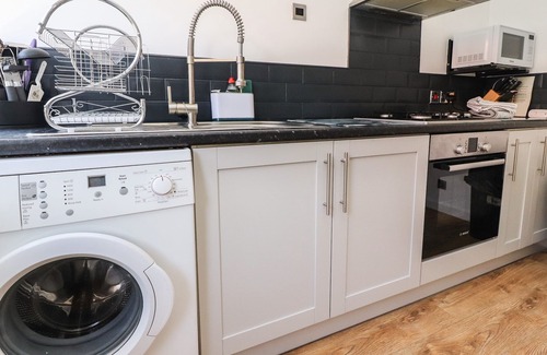 Thornton-Cleveleys Casa | BUNGALOW BY THE SEA, pet friendly, with a garden in Cleveleys