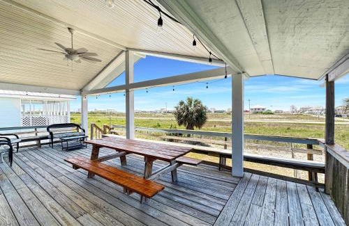 Fort Morgan Pines Casa | Bungalow by the Bay with FREE ACTIVITIES