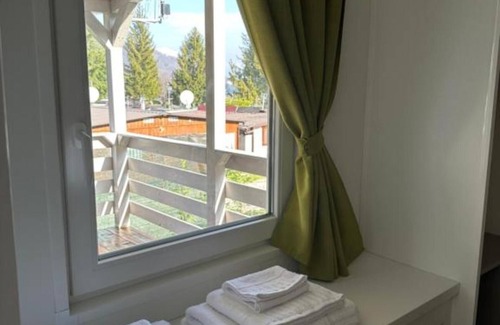 Oliveto Lario Casa | Bungalow 'Casa Mobile 8' con terraza privada, jardín compartido y aire acondicionado