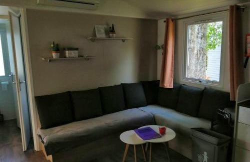 Condrieu Casa | Bungalow charmant à Condrieu avec piscine partagée conviviale