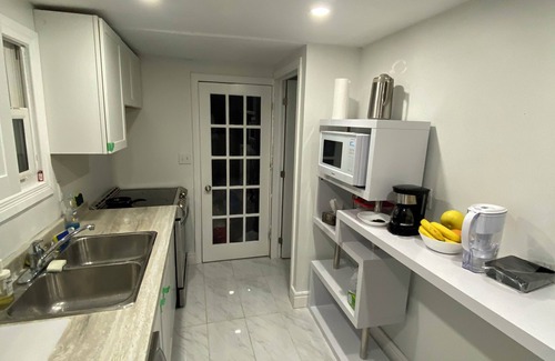 Fort Erie Casa | Bungalow close 2 Lake Erie: 3 beds/2 full bathrooms/big living room/kitchen/deck