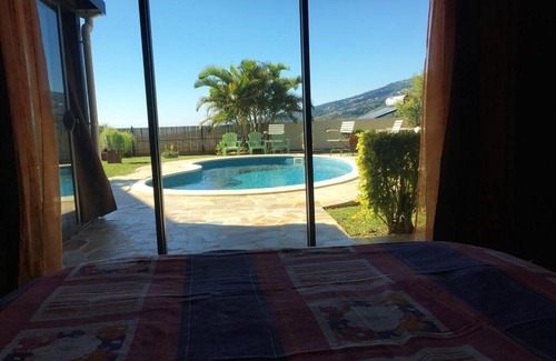 Sainte-Clotilde Casa | Bungalow des pensées piscine chauffée 28°