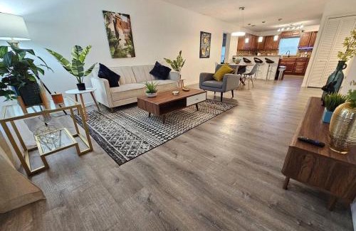 Lawsona - Fern Creek Casa | Bungalow DT by Lake Eola KIA center Sleeps 12
