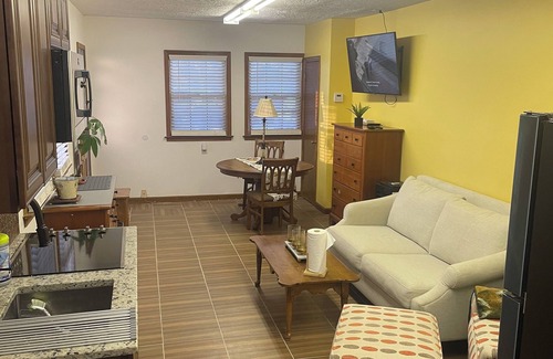 Lithonia Casa | Bungalow for 2 near all of metro Atlanta major events. 20 minutes from downtown.
