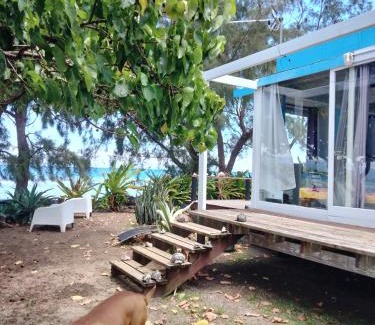 French Polynesia Casa | Bungalow les pieds ds l eau, La Maison Bleue