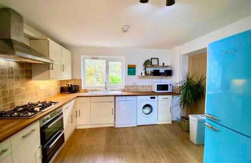 Aberdovey Casa | Bungalow, mountain and sea views parking