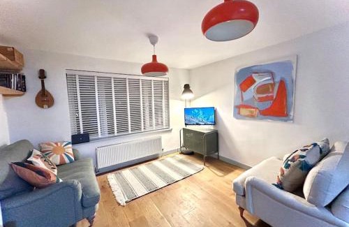 Aberdovey Casa | Bungalow, mountain and sea views parking