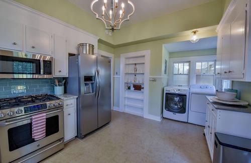 Northport Casa | Bungalow on Main - Book for Football Season!