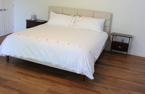 Consecon Cabaña | Bungalow on the Bay