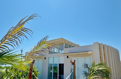 Punta Sal Casa | Bungalow en la playa frente al cálido y calmo mar de Canoas de Punta Sal
