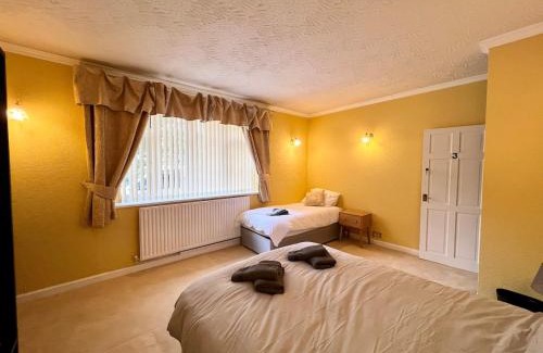 Bromsgrove Casa | Bungalow Retreat With Games Room And Pool Table