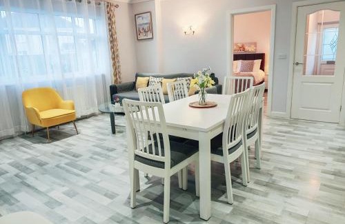 Port Talbot Casa | Bungalow Step Free Access - Close To The Beach