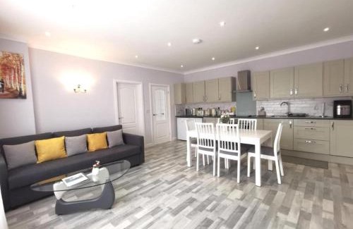 Port Talbot Casa | Bungalow Step Free Access - Close To The Beach