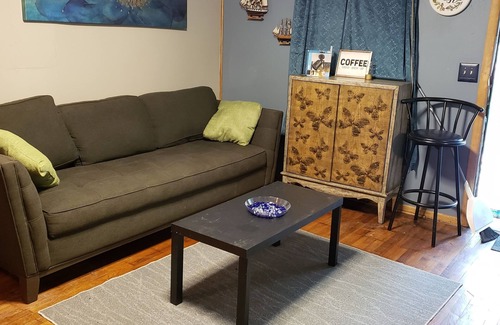 Church Street Casa | Bungalow Suite Priv 1 Double Bed /1 bath living room free park / Airport 10mins