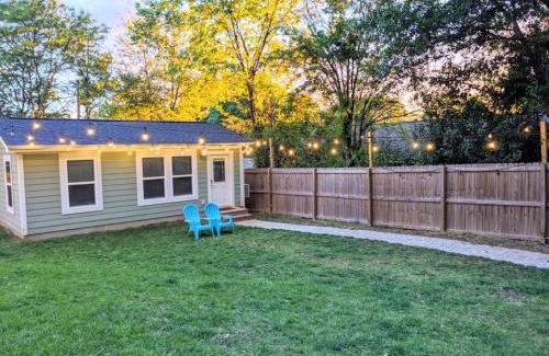 Villa Heights Casa | Bungalow & Tiny Guest House with Private Fenced Yard