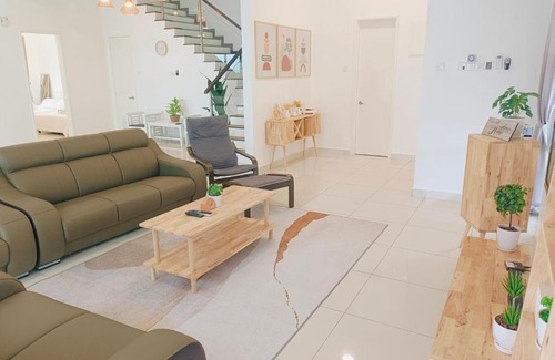 Sungai Petani Casa | Bungalow, Up to 21 Pax, 4000sqft, 3 Bedrooms, 4 Bathrooms, 4 Car Parks by Star Home